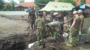21 PESERTA LATIHAN CARAT DARI US NAVY MULAI BERKABUNG  DENGAN TNI AL (2)