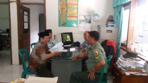 Babinsa Koramil Bubutan Gelar Komsos Dengan Tokoh Masyarakat