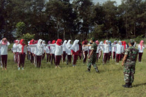 KORAMIL 080405 PONCOL MENDIDIK SISWA SISWI SMKN I PONCOL BERDISIPLIN 1