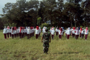 KORAMIL 080405 PONCOL MENDIDIK SISWA SISWI SMKN I PONCOL  BERDISIPLIN 2