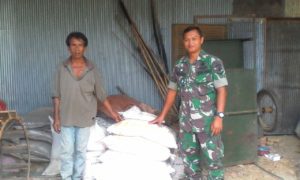 Koramil 15 Geger Bantu Salurkan Pupuk Organik Untuk Petani Bangkalan