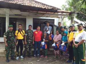 Personel Kodim Bangkalan Dikerahkan, Bantu Korban Bencana Puting Beliung