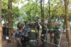 05 PANGARMATIM TEMBUS DELAPAN RINTANGAN OUTBOND TNI AL   (4)