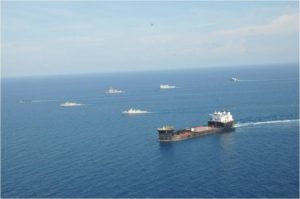 07 GUN EXERCISE KRI SULTAN ISKANDAR MUDA 367 DAN USS  SPRUANCE 111 DALAM CARAT 2016  (1)