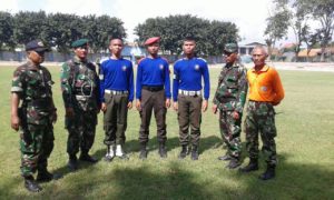 1. Babinsa Koramil Tandes Latih PBB di SMK Bakti Samudra Surabaya 1