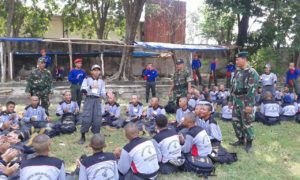 1. Babinsa Koramil Tandes Latih PBB di SMK Bakti Samudra Surabaya 2