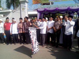 1. Dandim Menghadiri Pelepasan CJH Kabupaten Bangkalan Tahun 1437 H  2016 M b