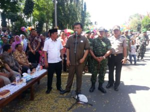 1. HUT RI ke 71, Dandim dan Bupati Bangkalan Bupati Lepas Pawai Karnaval