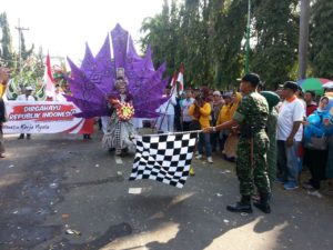 1. HUT RI ke 71, Dandim dan Bupati Bangkalan Bupati Lepas Pawai Karnaval a