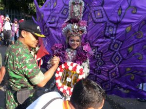 1. HUT RI ke 71, Dandim dan Bupati Bangkalan Bupati Lepas Pawai Karnaval b