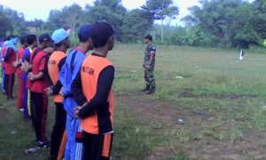 1. Sambut HUT RI ke 71, Babinsa Bangkalan Latih Siswa-Siswi Paskibraka 1