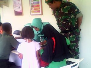 2. Danramil Semampir Dampingi Pasien Operasi Bibir Sumbing a