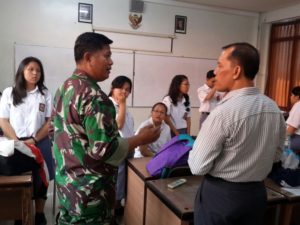 2. Koramil Bubutan Ajari Wawasan Kebangsaan di SMA Veteran Surabaya