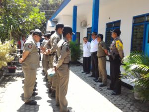 22 agustus babinsa bantu satpol pp (3)