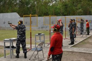 25 POLISI MILITER KOARMATIM LAKSANAKAN LATIHAN MENEMBAK (2)