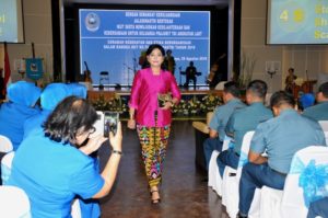 29 TINGKATKAN ETIKA BERORGANISASI, JALASENASTRI ARMATIM TERIMA PEMBEKALAN (3)