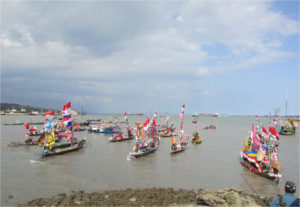 300816 lomba perahu hias-1