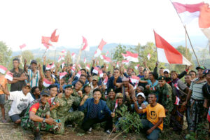 321 kibarkan bendera raksasa 3-8-16 (4)