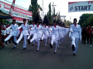 7. Kodim 0829 Bangkalan Meriahkan Lomba Gerak Jalan (4)
