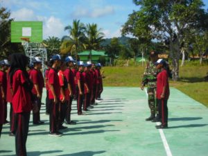 B. 06 Jelang Hut RI ke 71, Satgas Pamtas Yonif 516 Cy Latih Paskibraka (5)