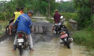 HUJAN SEMALAM DUSUN CIROKOL BANJIR 3