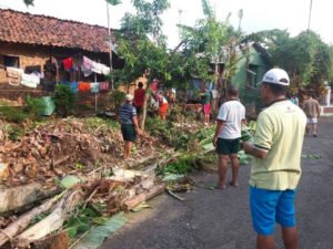 KODIM 0703CILACAP  KEBERSIHAN CERMIN MASYARAKAT DAN PEMERINTAH 3