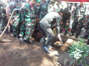 KODIM 0703CILACAP SELENGGARAKAN UPACARA PEMAKAMAN SECARA MILITER  3