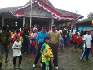 MERIAHKAN HUT RI KE - 71 BABINSA BERSAMA MASYARAKAT LAKSANAKAN JALAN SEHAT 3