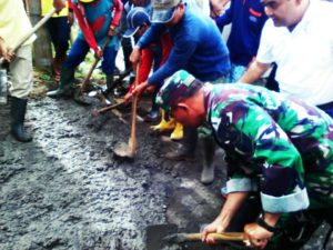 PENGECORAN JALAN BARENG BUPATI 3