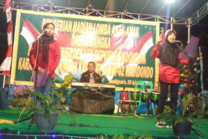 Pemberian Hadiah HUT RI di Ds. Madigondo (3)