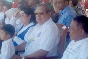 Presiden RI ke – 6 Laksanakan Ziarah Makam Di Pacitan 2