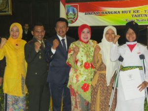 SELFIE OLIFIA MENJADI TAMU KEHORMATAN DI RESEPSI  KENEGARAAN DI PENDOPO KABUPATEN JOMBANG-3