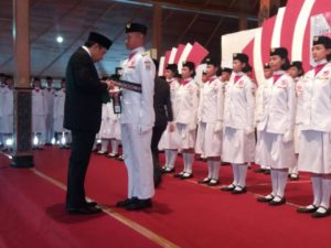 SUASANA HARU SAAT PENGUKUHAN PASKIBRAKA 1