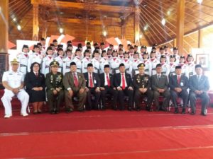 SUASANA HARU SAAT PENGUKUHAN PASKIBRAKA 3