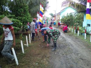 TNI-POLRI KERJA BAKTI BERSAMA WARGA DESA UJUNGGAGAK 1