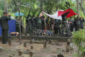 Tim Salvo Iringi Pemakaman Jenazah Kapten Ckm Nurhadi   2