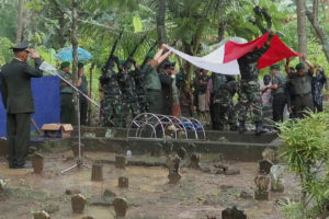 Tim Salvo Iringi Pemakaman Jenazah Kapten Ckm Nurhadi 2