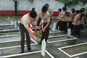 ZIARAH MAKAM NASIONAL DALAM RANGKA HUT GERAKAN PRAMUKA KE 55 KWARTIR CABANG PONOROGO (2)