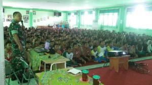 1-ratusan-siswa-sman-11-surabaya-digembleng-koramil-semampir-materi-bela-negara-4