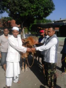 15-kodim-0829-bangkalan-gelar-sholat-idul-adha-1437h-2016-m-6