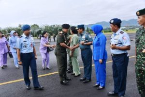 27-kedatanga-panglima-tni-disambut-pangarmatim