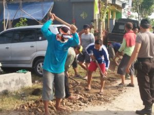 28-september-pencongkelan-dan-perataan-jalan-4