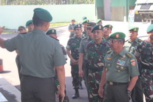 62-wakasad-tinjau-batalyon-armed-1-kostrad-dan-batalyon-arhanudri-2-kostrad-4