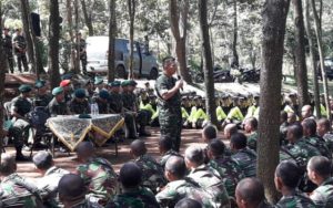 70-pangdivif2-buka-latihan-raider-yonif431-1