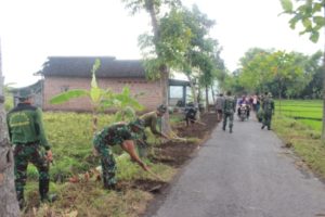 74-503-kostrad-dan-masyarakat-bersihkan-jalan-5