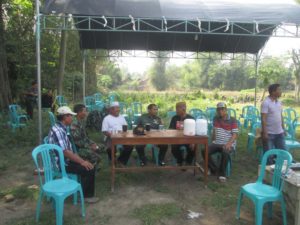 dandim-0814-jombang-tinjau-karya-bhakti-pengecoran-masjid-1