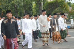 dandim-0802-ponorogo-sholat-idhul-adha-di-masjid-agung-rmaa-tjokronegoro-2