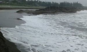 danramil-cilacap-himbau-warga-pesisir-pantai-selatan-waspada-1