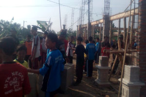 koramil-080413-bendo-karya-bhakti-membantu-pembangunan-masjid-al-mathlubin-di-mts-n-desa-tanjung-kecamatan-bendo-2