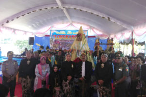 Mawakili Dandim, Kasdim 0806Trenggalek Hadiri Upacara Adat Longkangan (4)